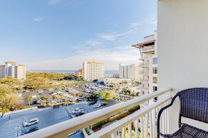 Sun kissed 9th floor studio with gulf views pools hot tub - close to beach