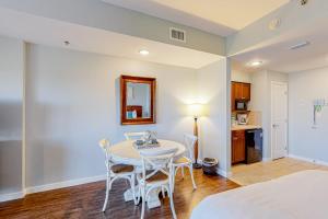 Sun kissed 9th floor studio with gulf views pools hot tub - close to beach