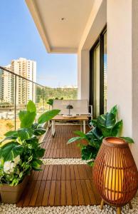 Oliva Luxury Studio - Sea & Green View - Triple Towers - Beach & TGV by walk