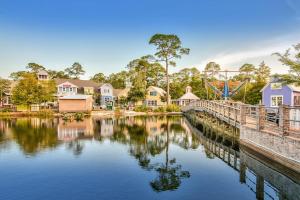 Cozy coastal condo withlots of space shared pool and beach access