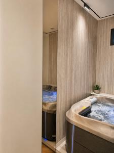 Alto Stays Suite 101 - Romantic Jacuzzi