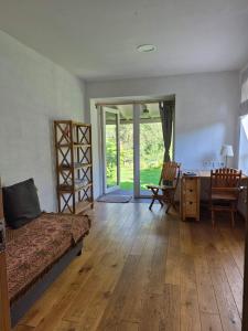 River Side Studio, 9mi from Palanga, With sauna