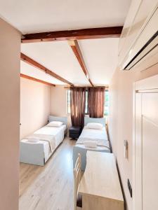 Tona Apartment 02