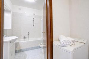 Johns House-Lakeview & shared pool - Happy Rentals