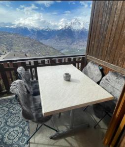 Magnifique appartement 4 pièces et demi, mansardé, avec vue, à Veysonnaz