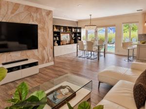 •Tiki Tiki Club• Heated pool-Hot Tub-Waterfront