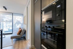 Modern 1BR Flat in Prime Location Ricardo Lyon
