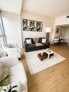 Luxury Skyline Apartment- Resort-Style Pool , Gym & Game Room