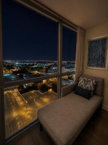 Luxury Skyline Apartment- Resort-Style Pool , Gym & Game Room