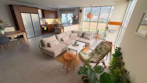 Appartement Central à Tétouan Vue Panoramique Rivière & Montagne, 5 Min de la Médina, Parking & Ascenseur