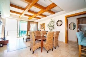 Beachfront Luxury at Tessoro 3BR Sleeps 8