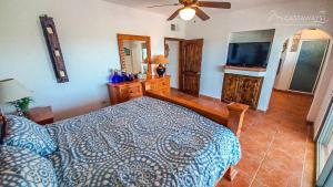 Beachfront Villa Sleeps 14 in Cholla Bay