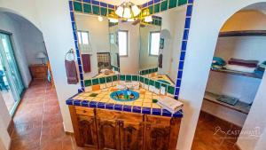 Beachfront Villa Sleeps 14 in Cholla Bay