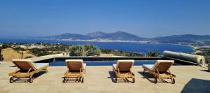 Superbe villa au rez de chaussée avec terrasse de 70 m2 offrant une vue sur la mer et piscine privée