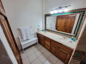 Family Condo Sea View Sleeps 11 Pool & Spa
