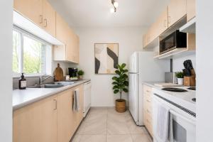 Downtown 2BR with City Views and Great Location