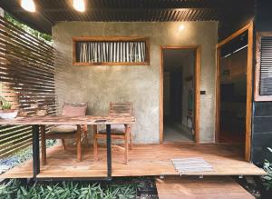 Salty Enthusiasts Share House & Villas