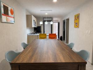 Family Apartment Minutes from Downtown
