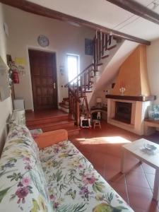 Casa Vacanza Elena sulla sponda piemontese del Lago Maggiore, Paradiso per bambini, con ampio giardino, posteggio privato, aria condizionata, animali ammessi