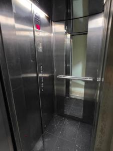 Elegant 1BR Central