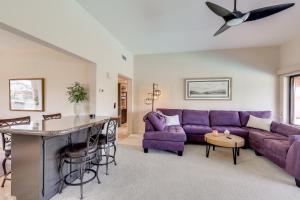 2 Mi to Lake Havasu! Mtn-View Poolside Paradise