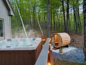 Mount Snow Summer Specials-Game Room, Barrel Sauna, Hot Tub, Fire Pit, Dogs Welcome!