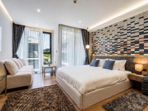 New apartment at Bellevue Beachfront by Lofty