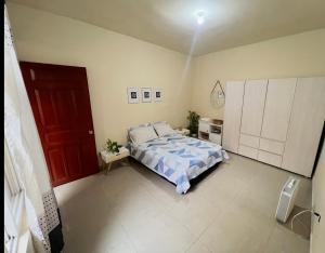 Amplia habitación, fresca y comoda