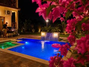 Hermosa Villa con vista a la montaña, Piscina, BBQ, Jacuzzi, Rio cerca