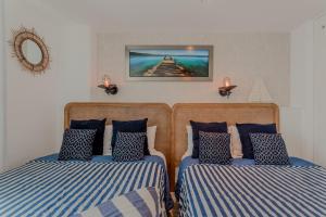 Designer 1 BDR private beach by Casa Paraiso