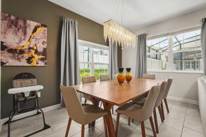 5 Bd 4 Ba Storey Lake 4823 Ds