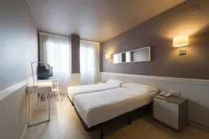 帕拉莱尔酒店 - 略夫雷加特河畔奥斯皮塔莱特