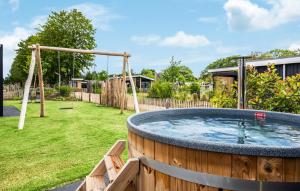 Beautiful Home In Voorthuizen With Wifi
