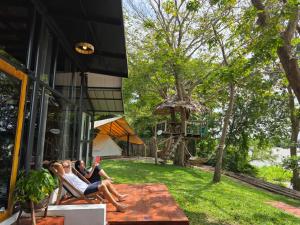 Kaitoons River House
