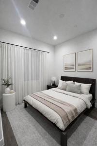 Spacious House w Private Office, Gym & Garage