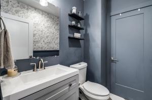 Spacious House w Private Office, Gym & Garage