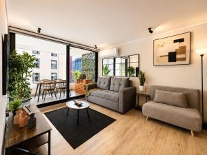 Luxury Las Condes Parking, AC, Pool, Metro & Shopping