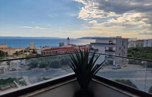 Nice Apartment In Makarska With Lake View