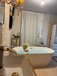 Jardim florestal Italy loft-com Banheira de Imersão