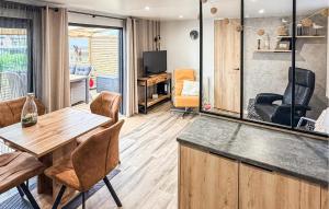 Cozy Home In Lauwersoog With Wifi