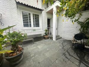 Charming 2-Bedroom House with Garden, Steps from My Khe Beach