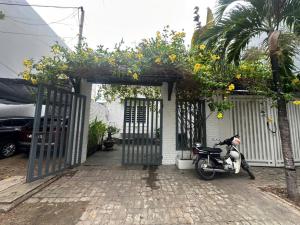 Charming 2-Bedroom House with Garden, Steps from My Khe Beach