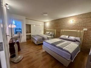 Charming 2-Bedroom House with Garden, Steps from My Khe Beach