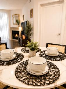 Marina Luxe 2BR Retreat with Parking