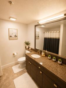 Marina Luxe 2BR Retreat with Parking