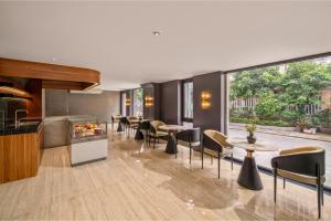 XHOME Danang Hotel & Suite - Near My Khe Beach