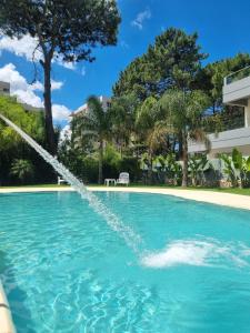 Piscina Gigante y Bosque