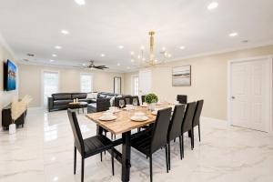 Breathtaking 5BR & 3BA Villa near Hollywood Beach