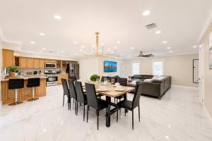 Breathtaking 5BR & 3BA Villa near Hollywood Beach