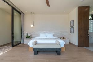 NAVA - Contemporary 3BR Villa, 10 Min Beach